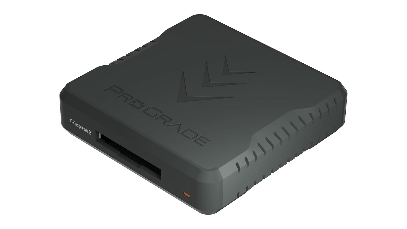 ProGrade Digital PG05.6 の本体。正方形の筐体の手前にCFexpress Type Bのスロットが1つ、側面には放熱用のフィンが並ぶ。