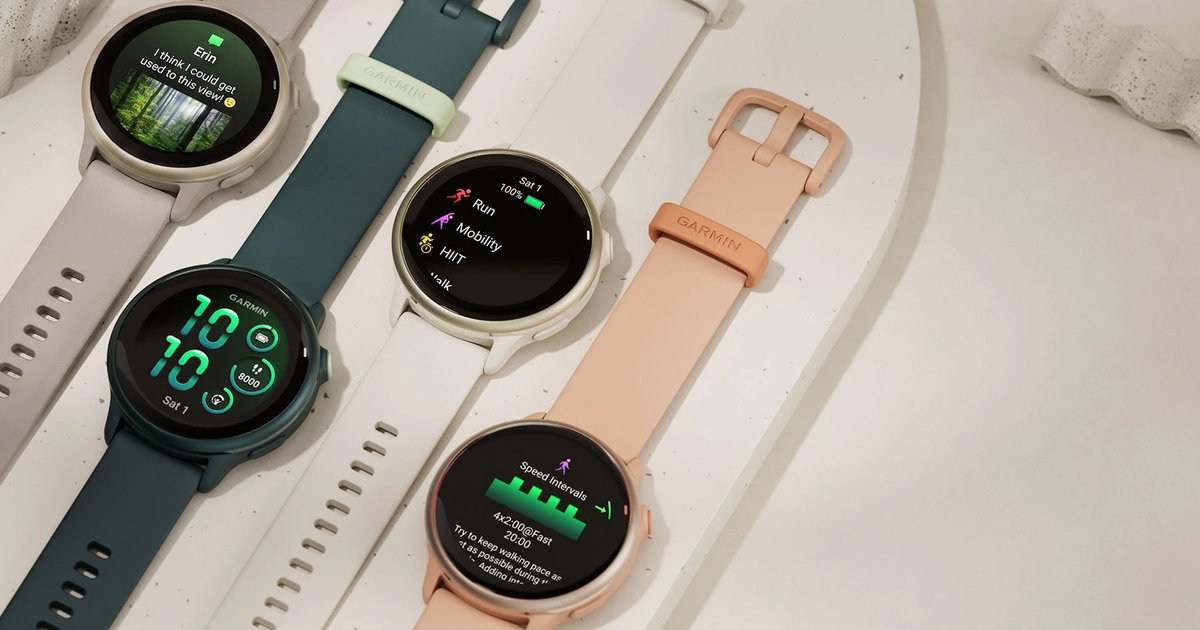 ガーミン vívoactive 6を4台並べた製品写真。ベージュ、深緑、白、ピンクのバンドで、画面にはメッセージ、時刻、ワークアウトの一覧、ウォーキングのインターバルがそれぞれ表示されている。