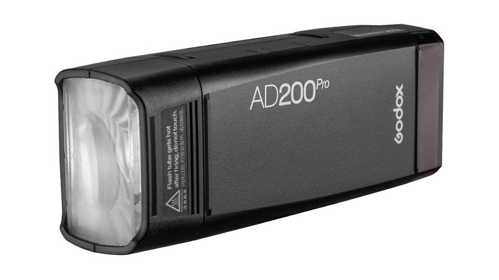 GODOX AD200Pro の本体を斜め前から見たところ。黒い角の丸い箱型で、左端にスピードライトヘッドの発光面が付き、側面に AD200Pro と Godox のロゴが入っている。