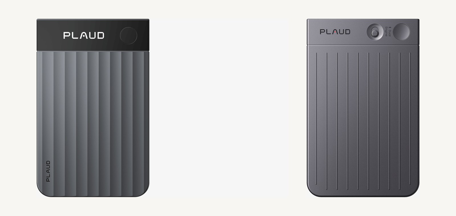 左がPLAUD NOTE Proで、上部に黒いディスプレイの帯とボタンが1つ。右がPLAUD NOTEで、上部にスライドスイッチとボタンが並ぶ。