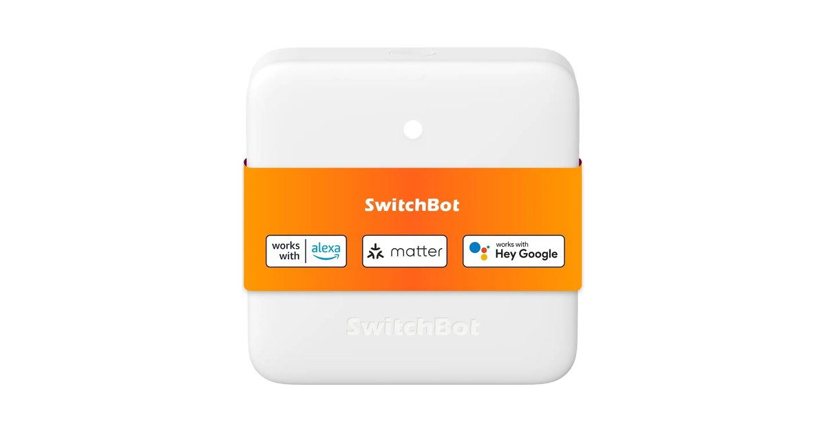 SwitchBot ハブミニ（Matter対応）の製品写真。白い角の丸い四角の本体に、SwitchBotのロゴとAlexa・Matter・Googleの対応マークが入ったオレンジの帯が巻かれている。