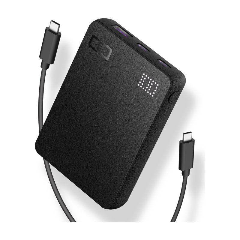 CIO SMARTCOBY Pro SLIM SS（ブラック）。薄い四角いモバイルバッテリーにUSB-Cケーブルがつながっている。